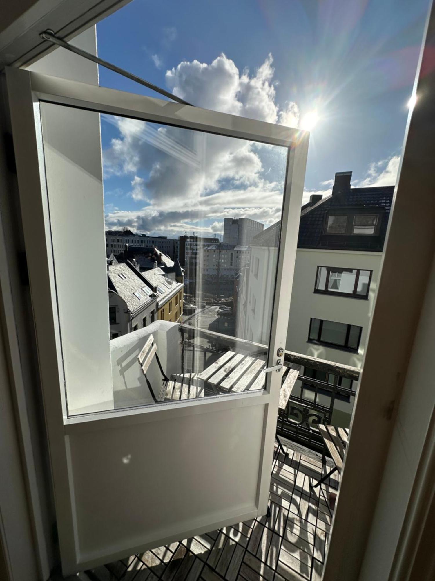 Stylish Big Jugend Art Nouveau Apartment With Balcony Heart Of Alesund Ålesund Exterior foto