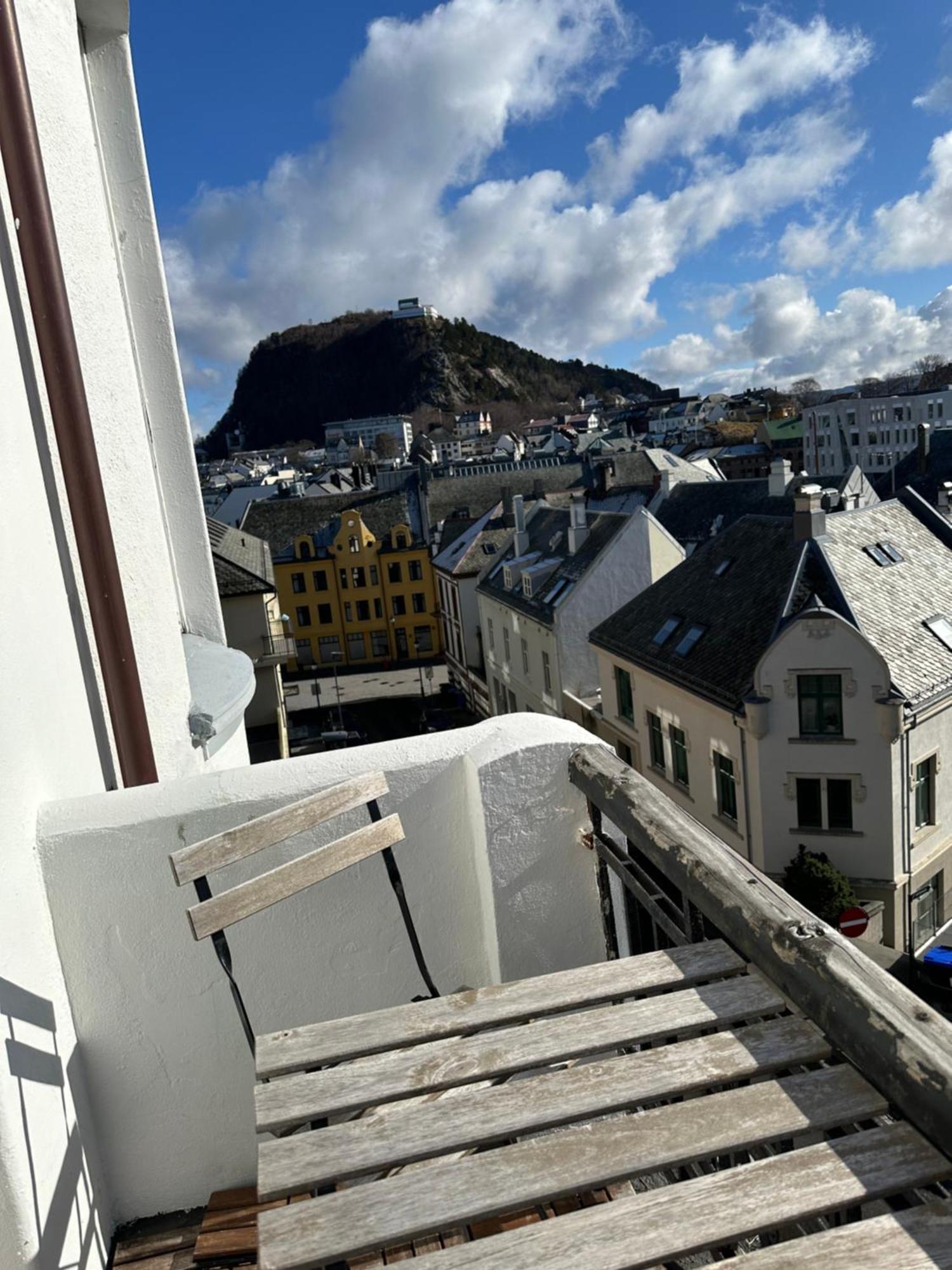 Stylish Big Jugend Art Nouveau Apartment With Balcony Heart Of Alesund Ålesund Exterior foto